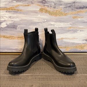 Comfortable cute black boots from dolce